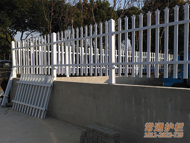 常州小区PVC塑钢围墙护栏安装
